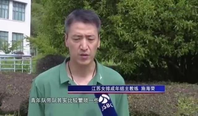 肌肉男裸体洗澡露j网站